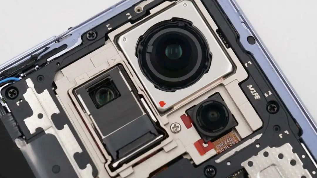 小米11pro手机深度拆解内置国产大功率无线充芯片