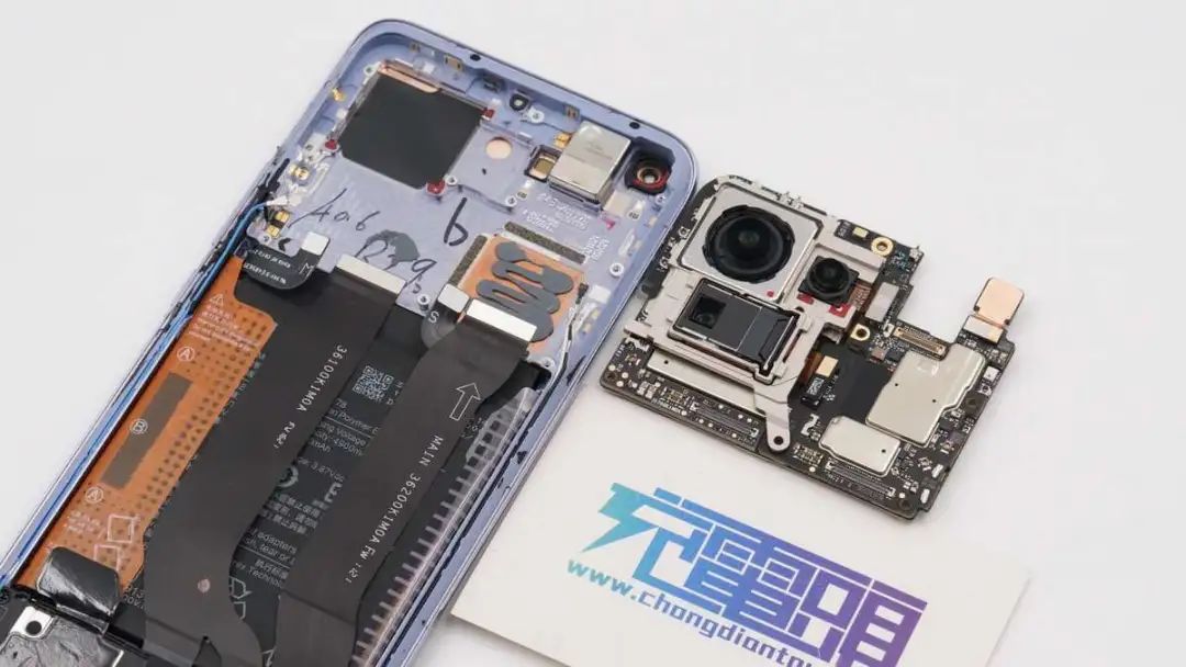 小米11pro手机深度拆解内置国产大功率无线充芯片