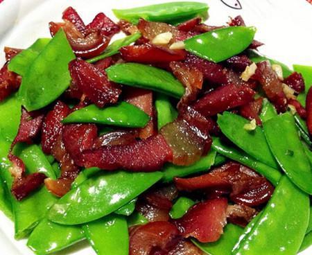 美食推荐:辣椒炒鸭肠,蒜蓉腊肉荷兰豆,豆腐煎蛋饼的做法