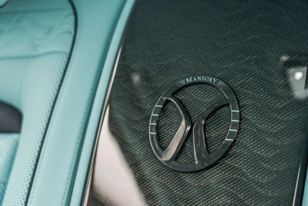 超越埃尔法mansory迈莎锐高端定制mpv亮相成都车展