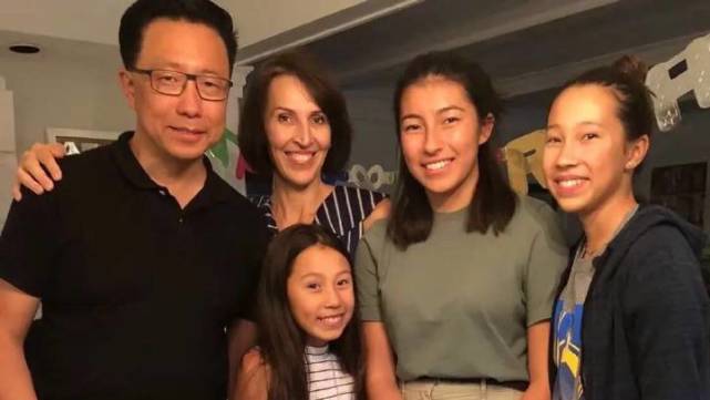 李阳前妻发文报平安，晒女儿被李阳家暴的照片，女儿嘴部被打出血休闲区蓝鸢梦想 - Www.slyday.coM