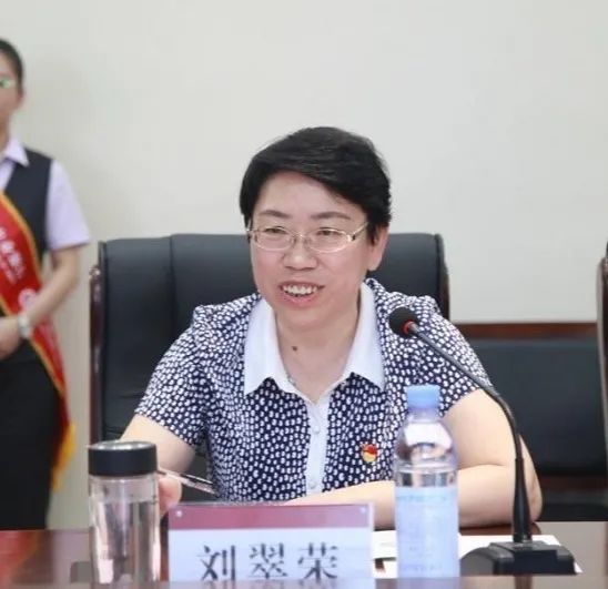 刘翠荣在仪式上发表热情洋溢的致词,对郭一芳一行的到来表示热烈欢迎