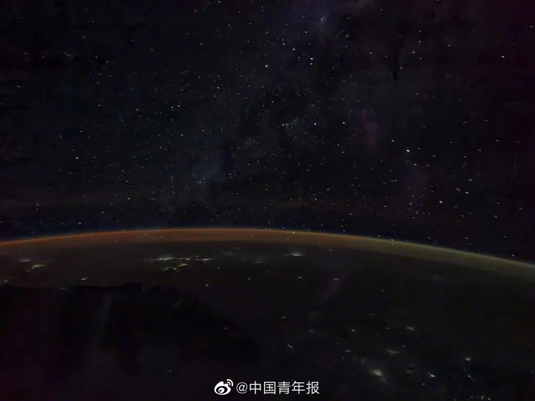 聂海胜从太空拍的北京夜景绝了 网友：宇宙景房多少钱一晚？休闲区蓝鸢梦想 - Www.slyday.coM