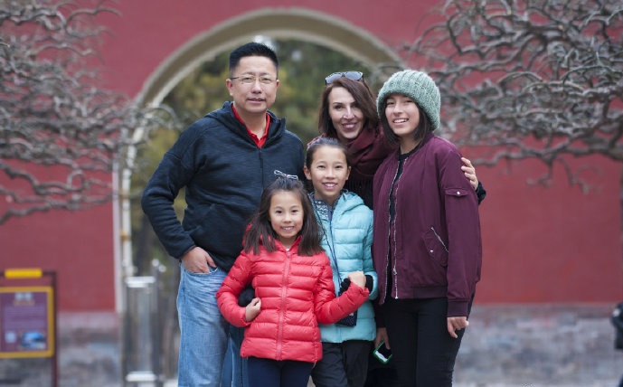 李阳前妻发文报平安，晒女儿被李阳家暴的照片，女儿嘴部被打出血休闲区蓝鸢梦想 - Www.slyday.coM