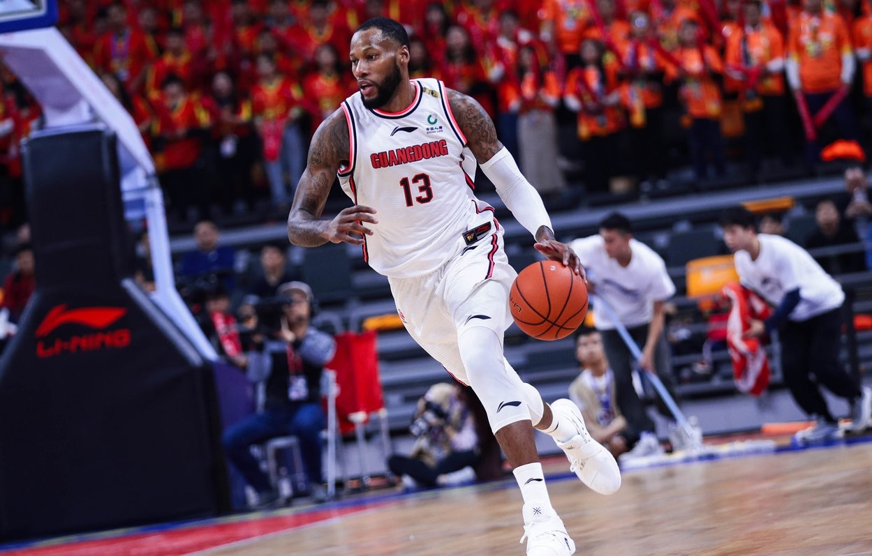 威姆斯外援的引进正在有条不紊地进行,比斯利成首选随着国内球员的