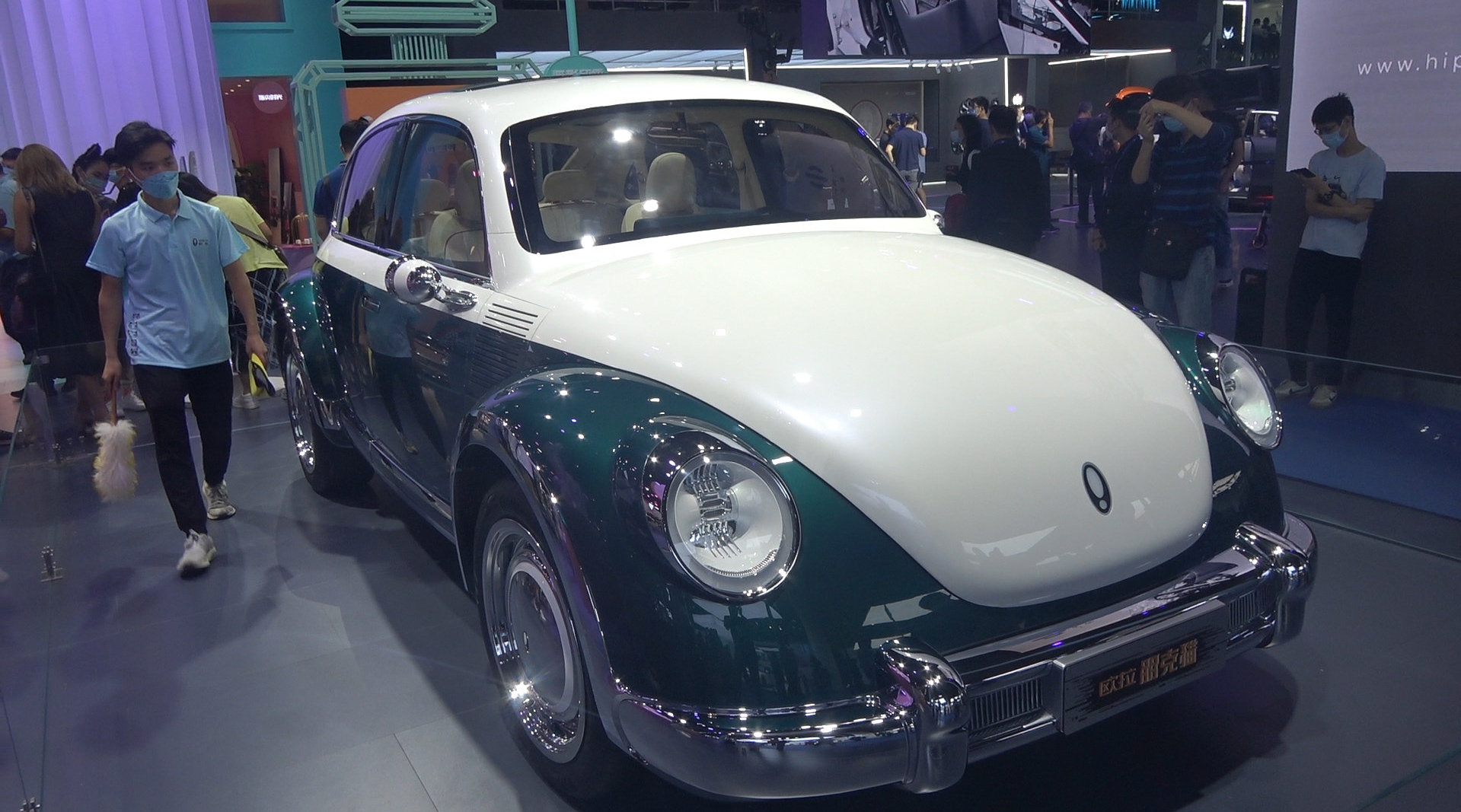 张叔成都车展现场:欧拉朋克猫