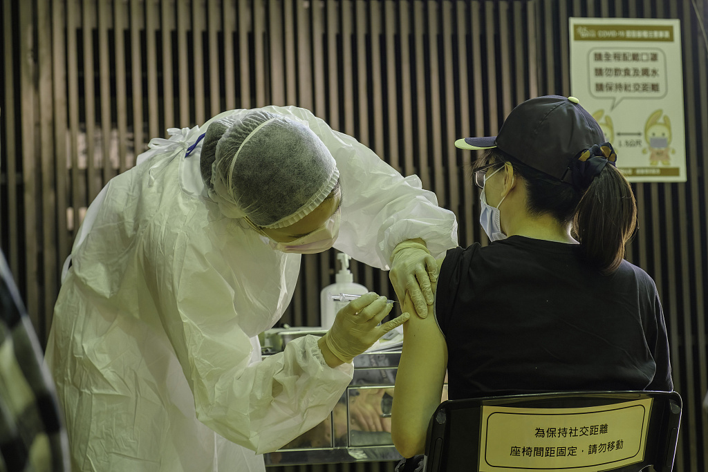 蔡英文带头后台当局27万防疫人员仅330人打自产疫苗网友群嘲 手机新浪网