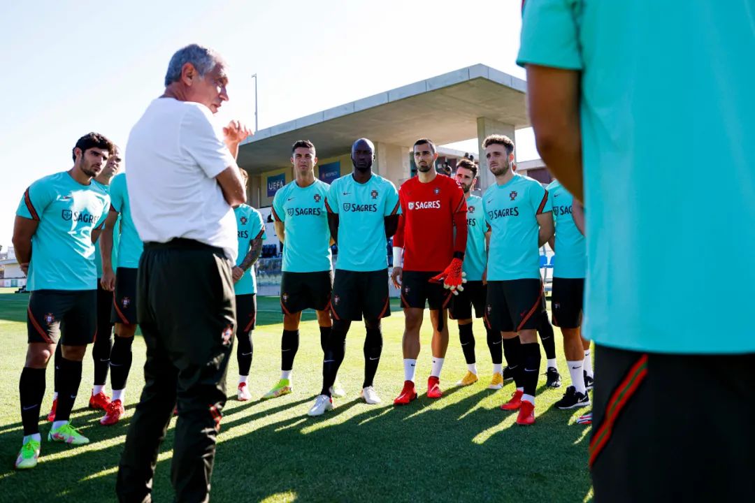 精神倍爽，C罗回国家队备战，破纪录就在下一场休闲区蓝鸢梦想 - Www.slyday.coM