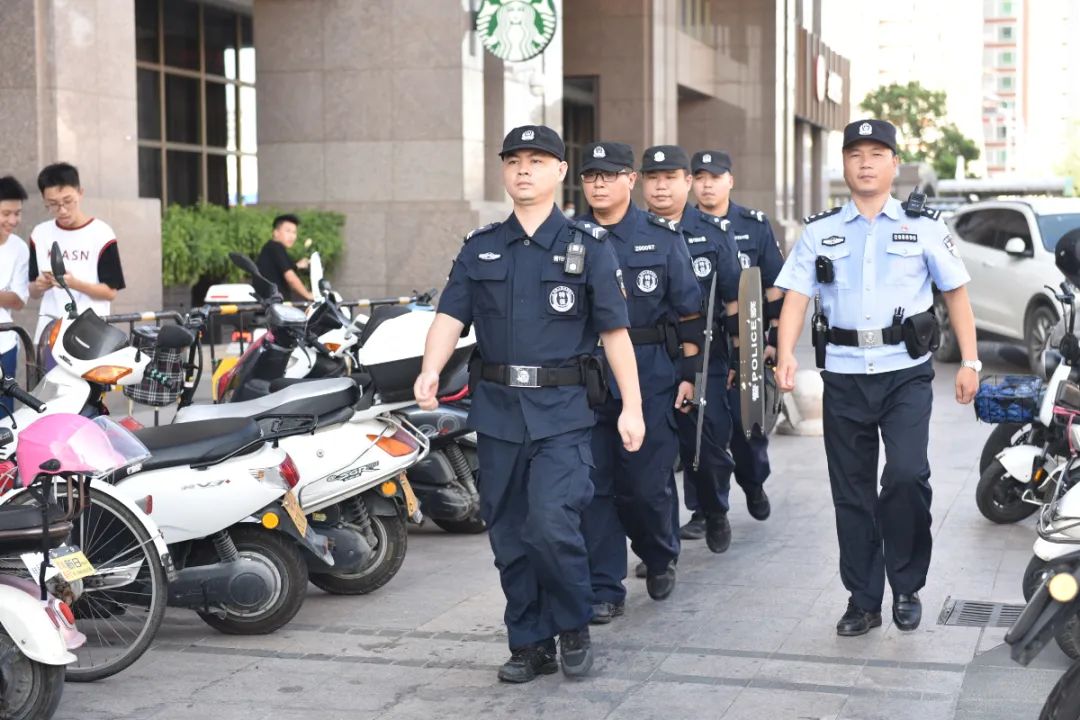 【超燃】定点执勤 机动巡查!