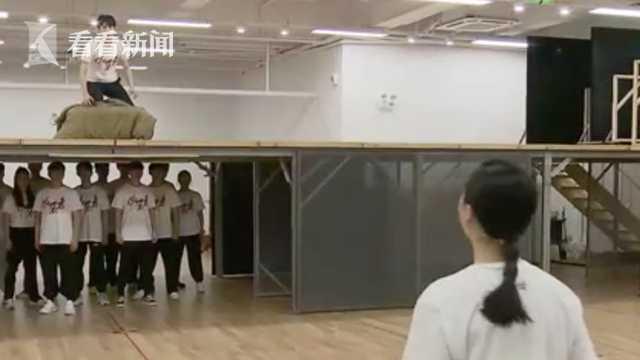 重现经典 探班音乐剧 伪装者 排练现场 音乐剧 伪装者 大世界 新浪新闻 重现经典 探班音乐剧 伪装者 排练现场 音乐剧 伪装者 大世界 新浪新闻