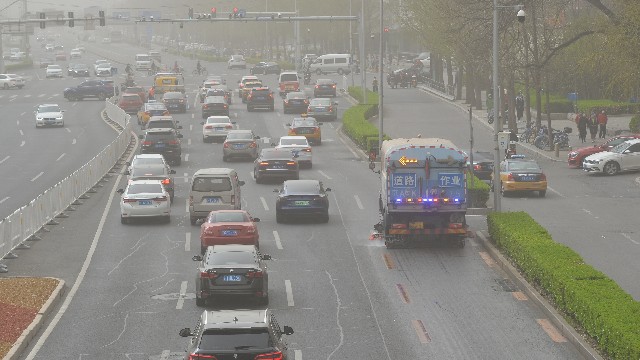 开学第一天北京局地能见度较差，出行注意交通安全休闲区蓝鸢梦想 - Www.slyday.coM