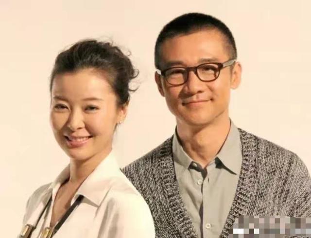 黄志忠柯蓝近况曝光喝酒用餐有说有笑两人曾合作多部影视作品