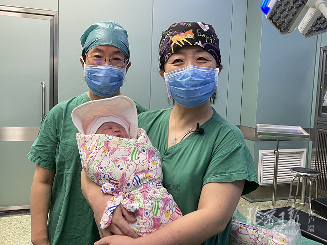 中国首例！冻存卵巢组织移植成功，她今天成功当上妈妈