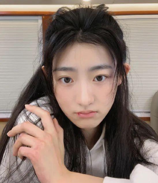 因扫黑风暴走红的95后小花杨雨潼把徐英子这个角色演活了