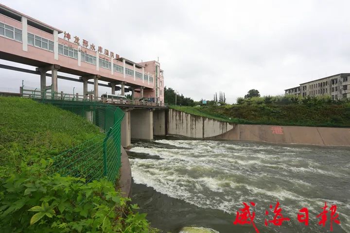 受强降雨影响,坤龙邢水库8月31日11时10分达到汛期限制水位26.
