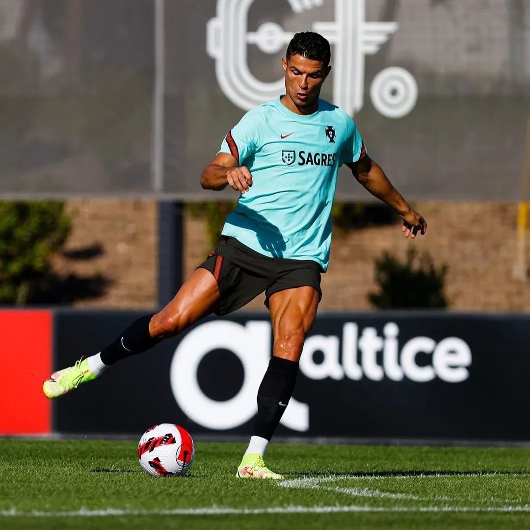 精神倍爽，C罗回国家队备战，破纪录就在下一场休闲区蓝鸢梦想 - Www.slyday.coM