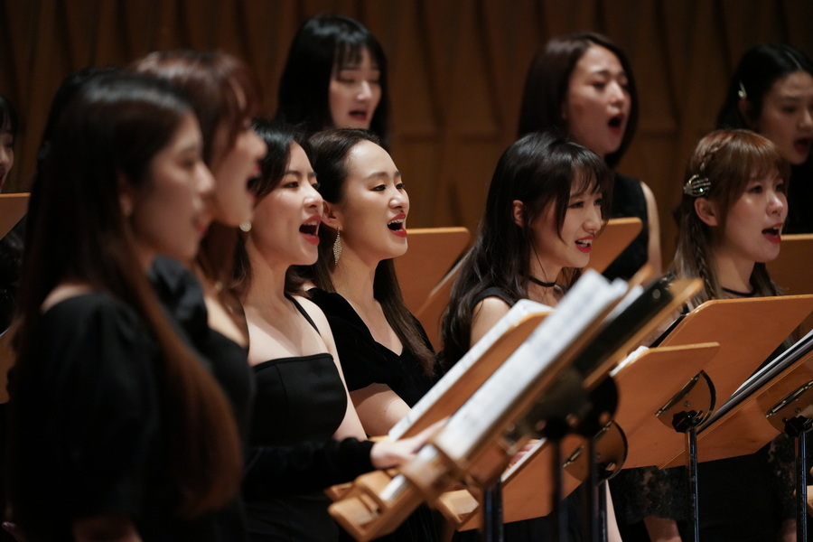 彩虹合唱团《星河旅馆》:他又温温柔柔讲了一个我们的故事