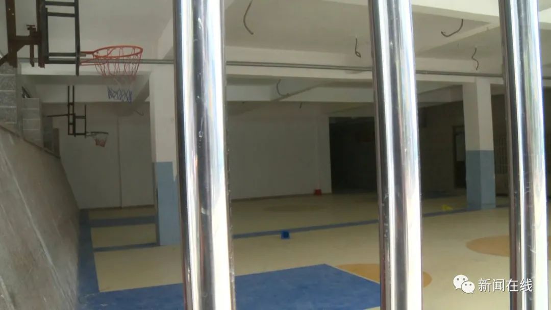 开学第一天，学生就被安排在“地下室”上课？休闲区蓝鸢梦想 - Www.slyday.coM