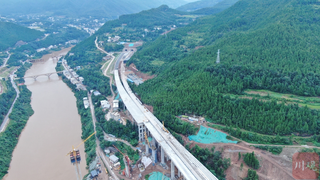 镇广高速王通段实现双幅贯通,预计11月底具备通车条件