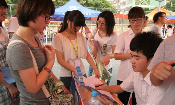 大一新生刚进校门,课业之余想兼职赚钱,听学姐怎么说