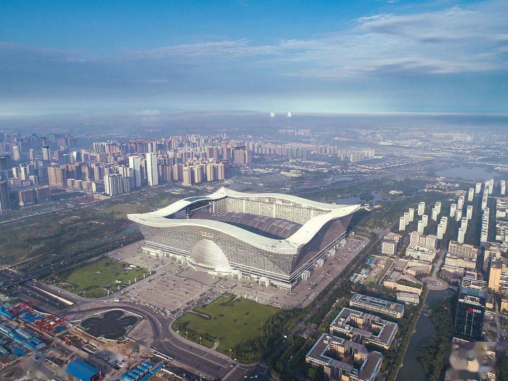 环球中心陪伴这座城市高速发展第八年