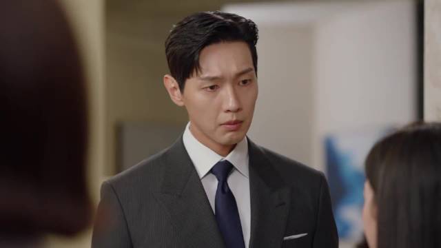 第二版预告…… 为您推荐: 悲伤时爱你:朴寒星见池贤宇冒雨赤脚来找她