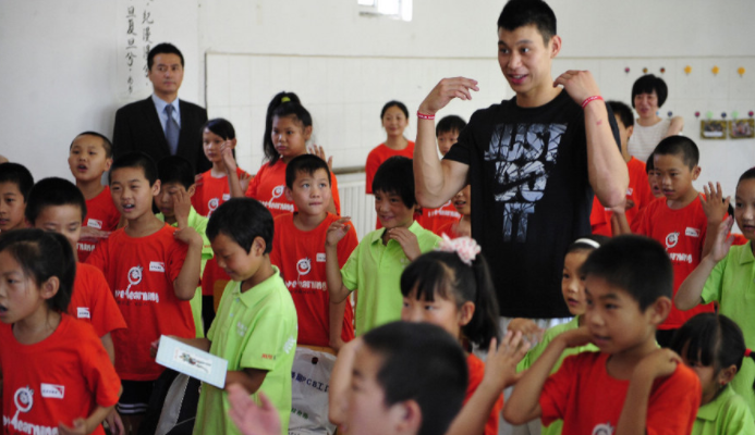 林书豪庆祝开学第一天！晒青涩懵懂照，中学时代一度非常叛逆休闲区蓝鸢梦想 - Www.slyday.coM