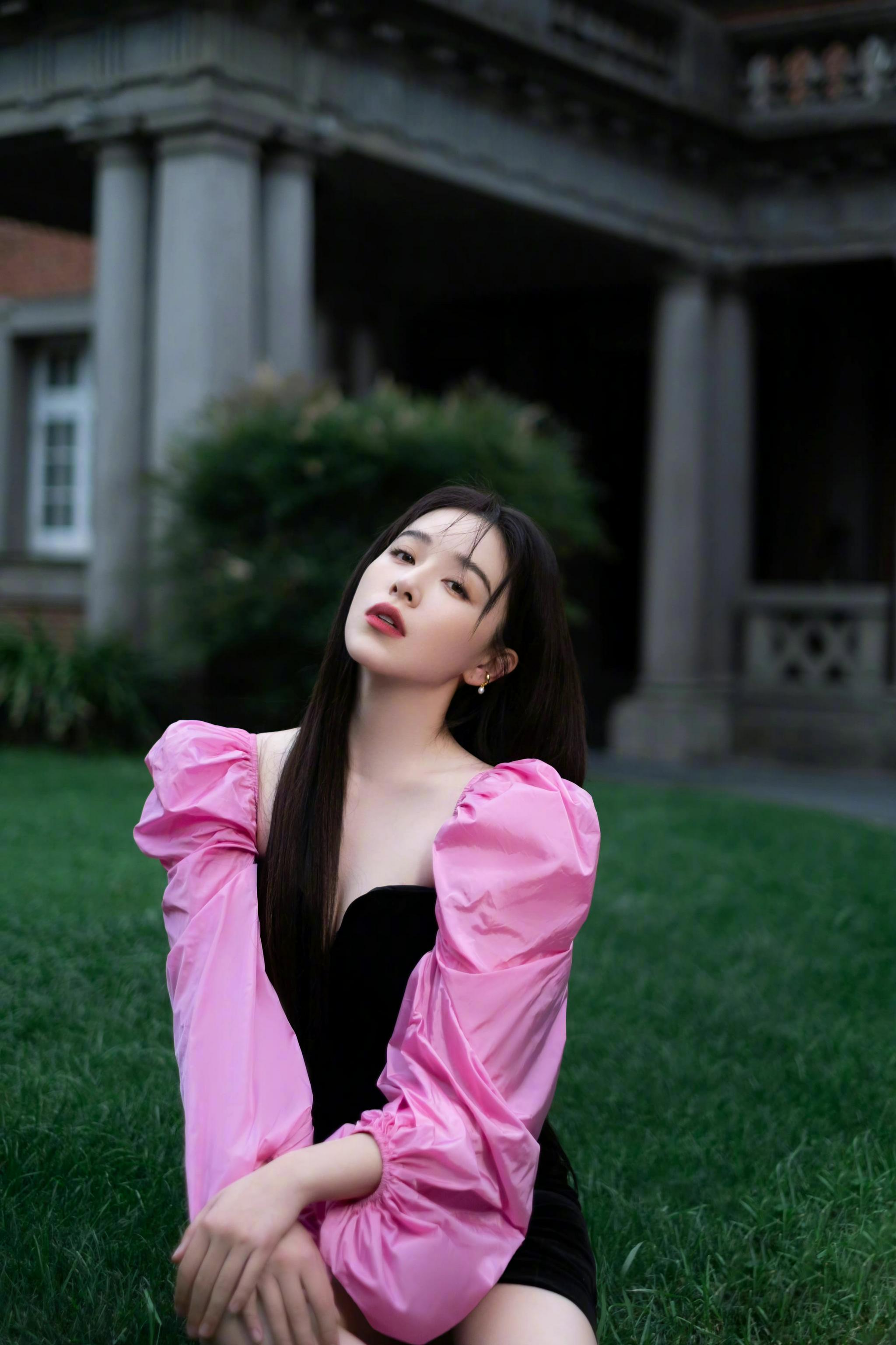 盘点女明星的入秋穿搭露思可爱虞书欣纯欲硬糖少女身材绝