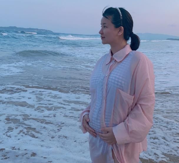 央视主持红果果将诞二胎!宝宝性别疑曝光,嫁绿泡泡11年仅有一女休闲区蓝鸢梦想 - Www.slyday.coM