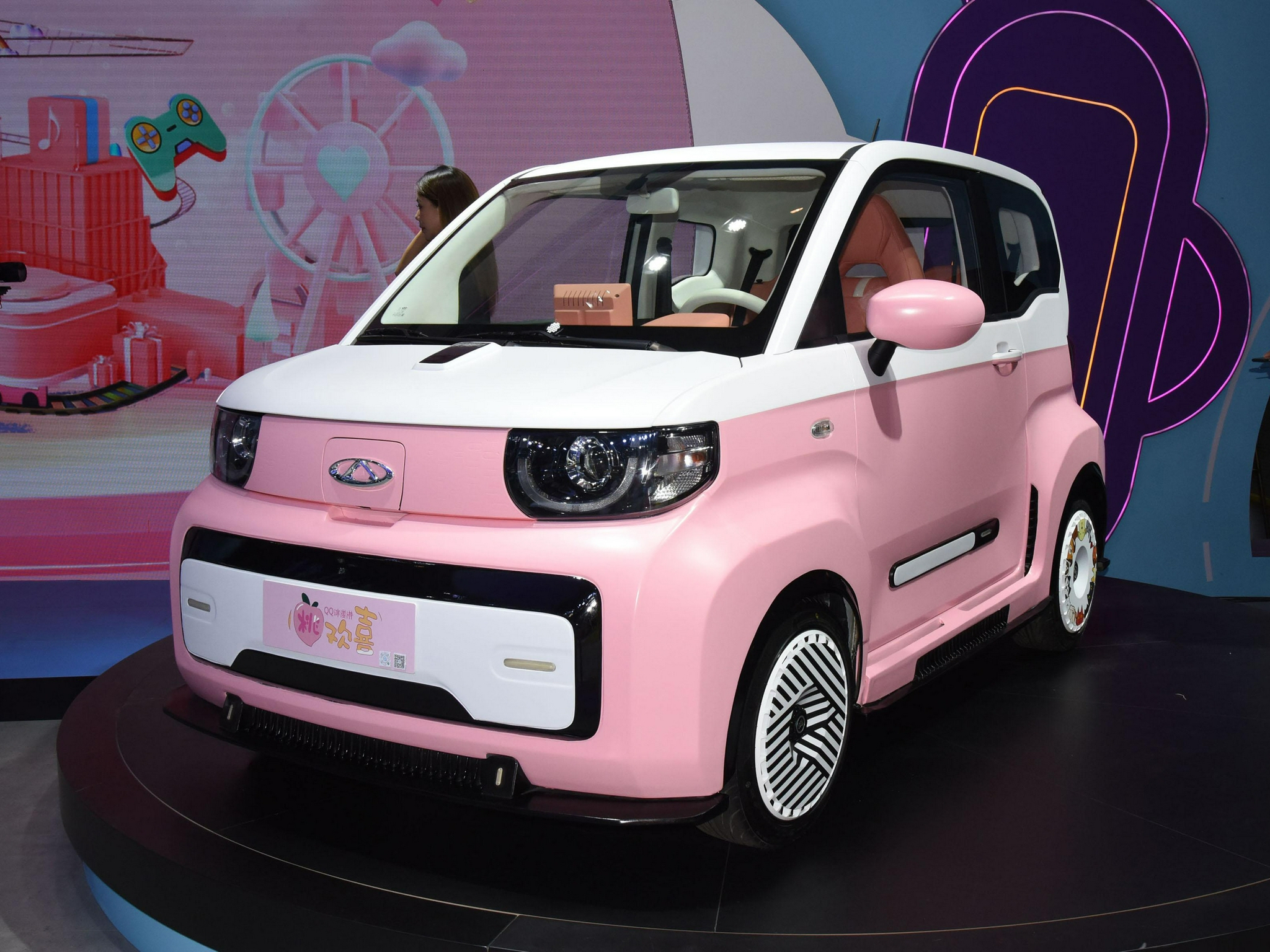 经典重获新生,奇瑞qq冰淇淋亮相成都车展,比宏光mini还萌-新浪汽车