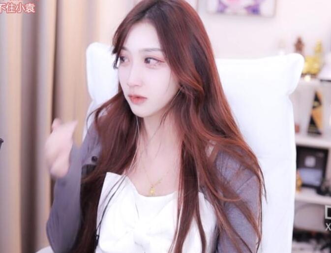 呆妹儿二台主播线下照曝光老公粉不敢信比直播脸大了一圈