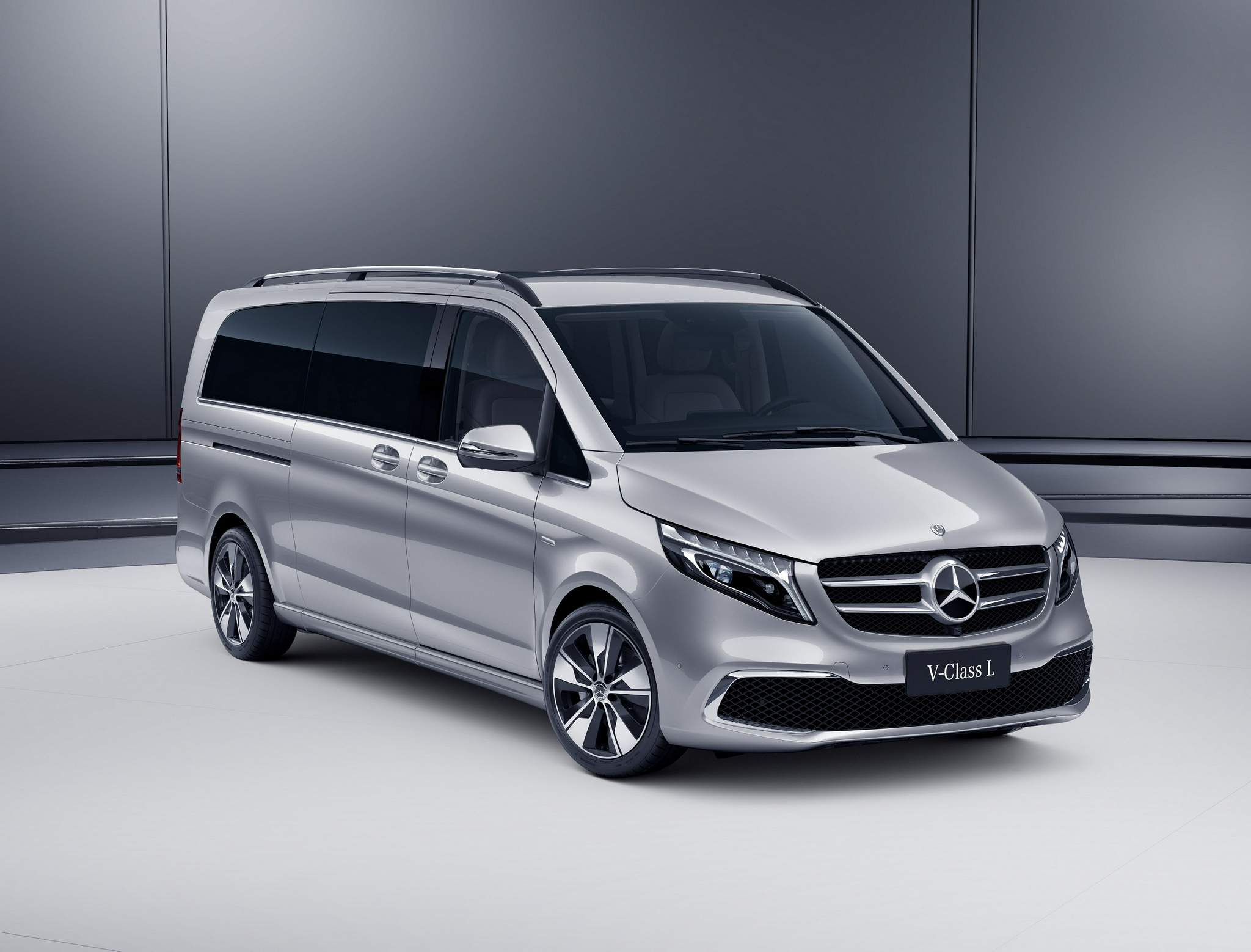 c位霸主梅赛德斯奔驰新豪华家族亮相成都车展