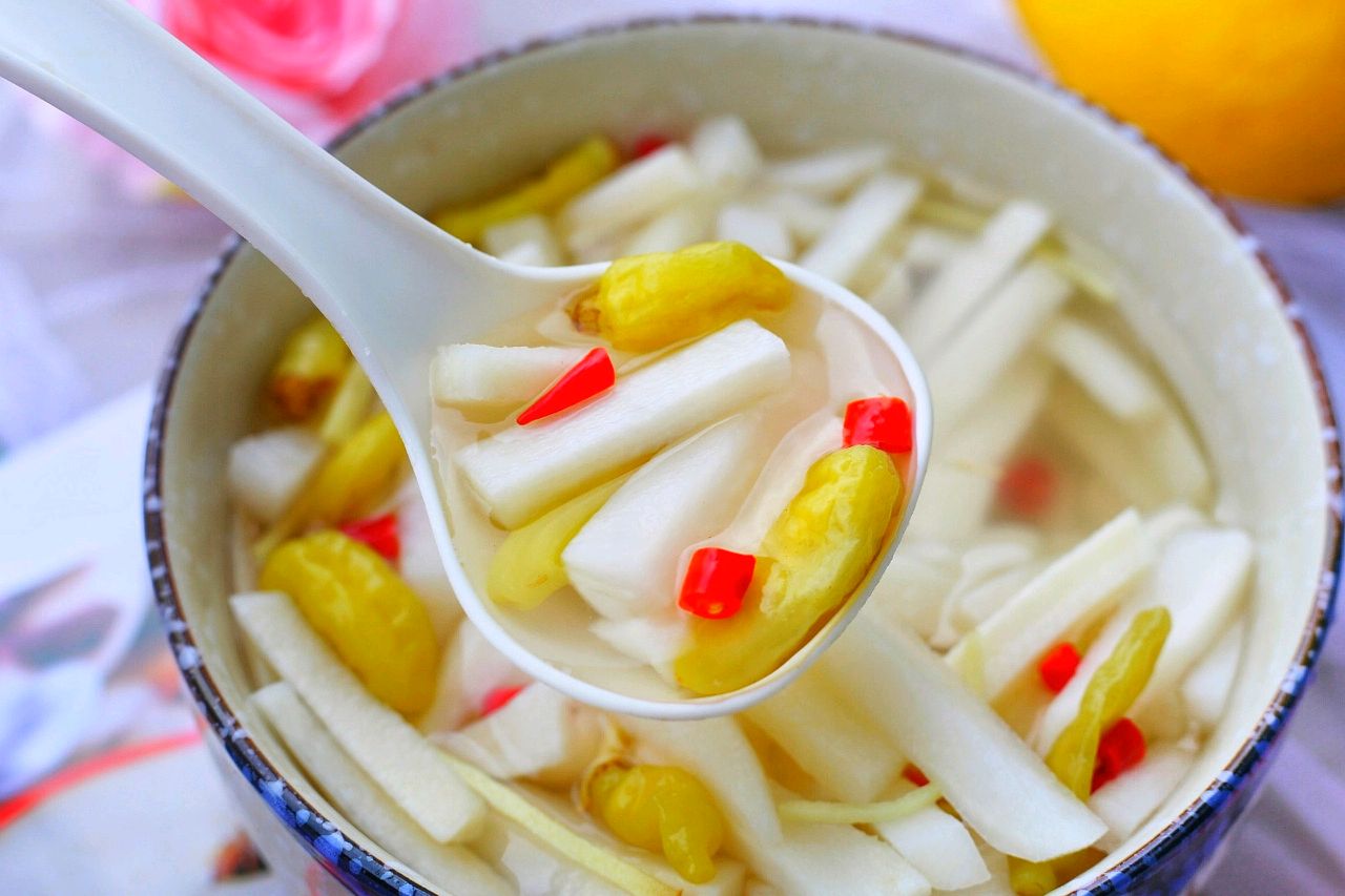 酸甜脆爽又开胃的泡萝卜自己做一点也不难佐餐的好选择