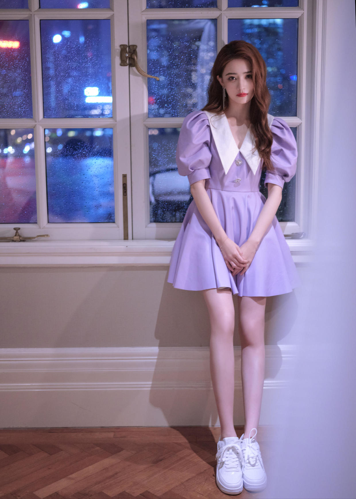 徐璐放弃乖乖女路线,穿背心搭配牛仔裤高挑时髦,美得让人心动|徐璐