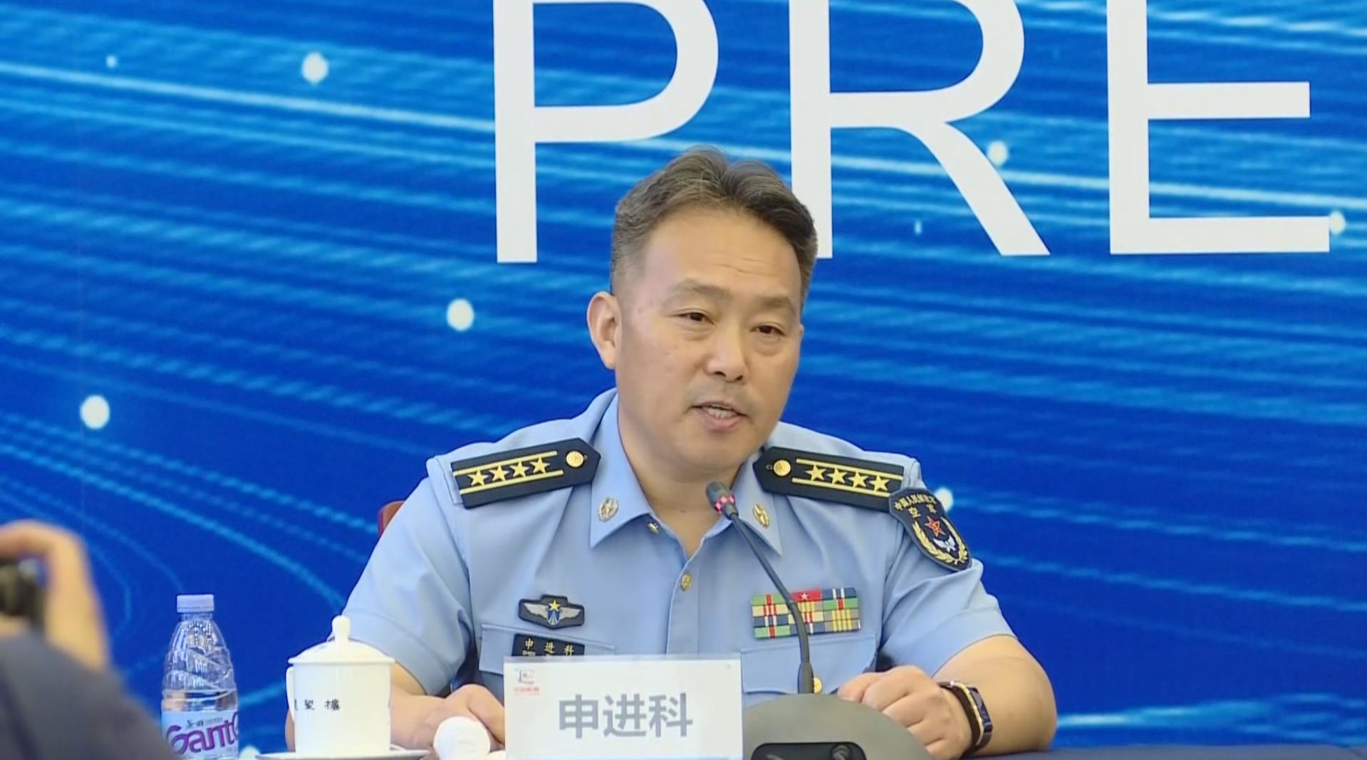 空军发言人用两个不怕回击外军