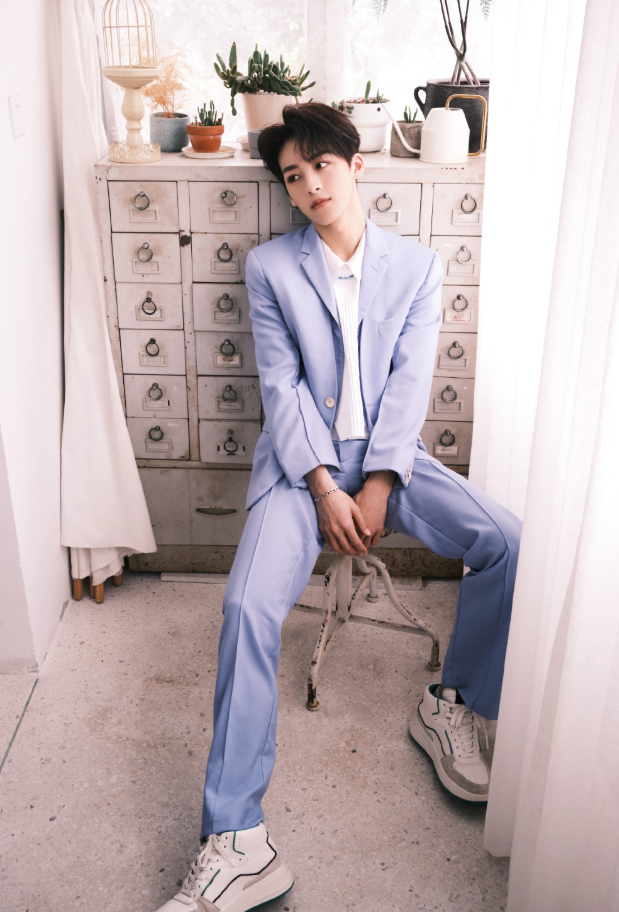 何洛洛就是青春模样绿色工服套装清新帅气少年感扑面而来