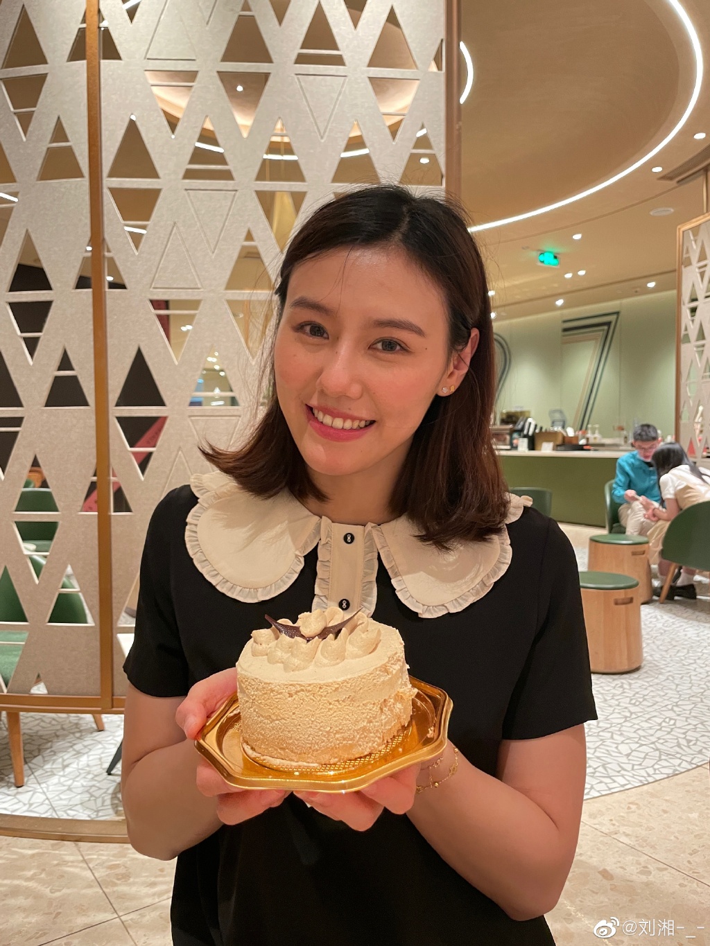 发福仍明艳动人!游泳女神刘湘晒庆生美照,素颜出镜演绎出水芙蓉