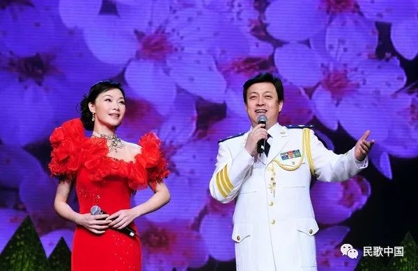 吕薇,来自江南水乡的"古典美女";他们两人,是深受大众喜爱的著名歌唱