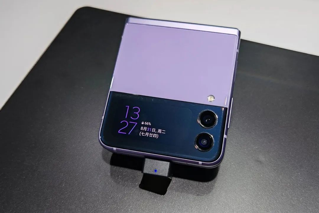 三星发布三折叠手机 新浪网