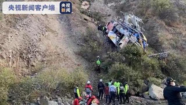 秘鲁一长途客车在中央公路坠崖，遇难人数上升至29人休闲区蓝鸢梦想 - Www.slyday.coM