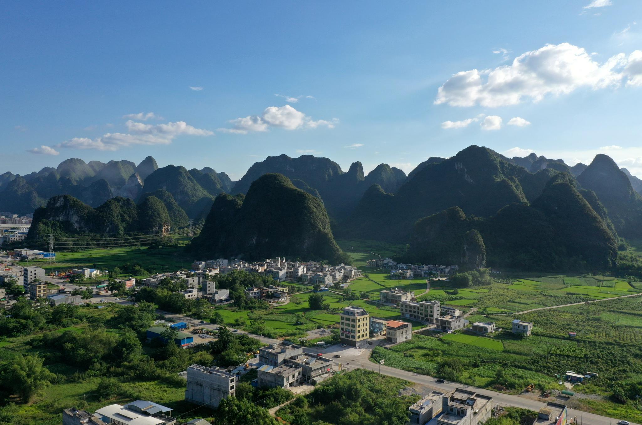 广西都安瑶山乡村面貌新