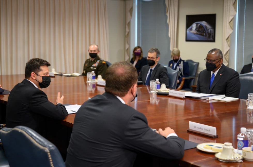 奥斯汀会见乌总统泽连斯基 图自美国国防部网站