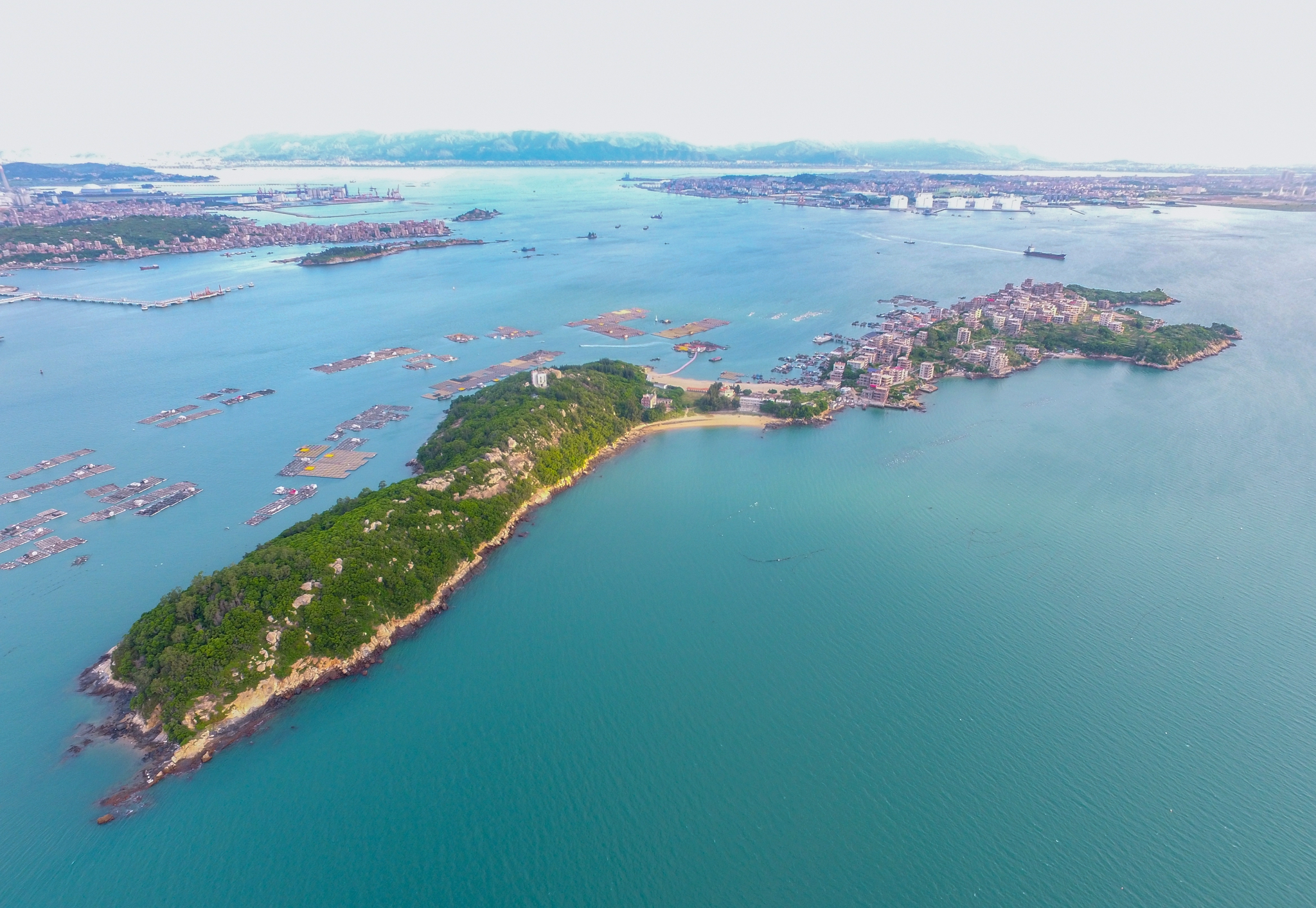 这是惠屿岛全景(8月31日摄,无人机照片).新华社发(周义 摄)