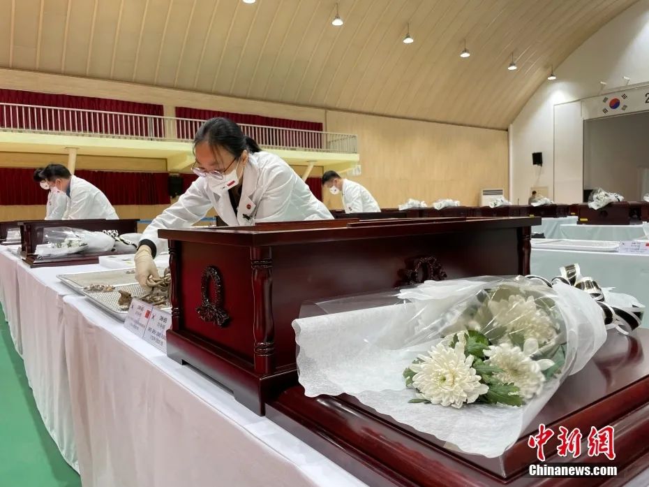 当地时间9月1日上午，中韩在韩国仁川举行第八批在韩中国人民志愿军烈士遗骸装殓仪式。中新社记者 刘旭 摄