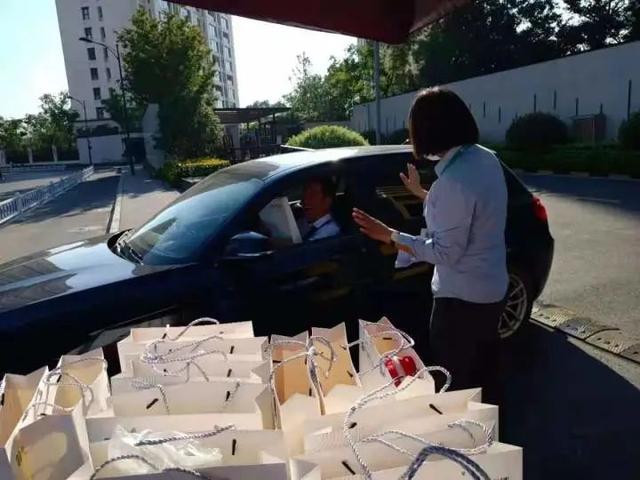 神兽归笼！杭州人的朋友圈一片欢腾！有人送娃路上收到“神秘礼包”：也太懂了吧休闲区蓝鸢梦想 - Www.slyday.coM