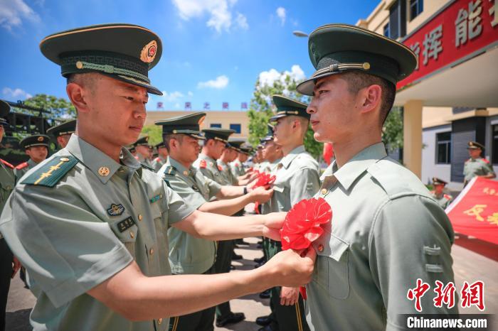 退伍季 再见了我深爱着的军营|李岩|军营|大红花_新浪新闻