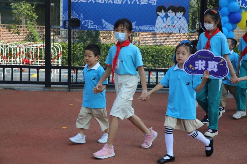 北京市京源学校小学部开学第一课 校长讲奥运英雄故事