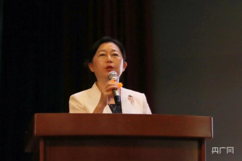 海南侨中初中部举行新学期开学典礼