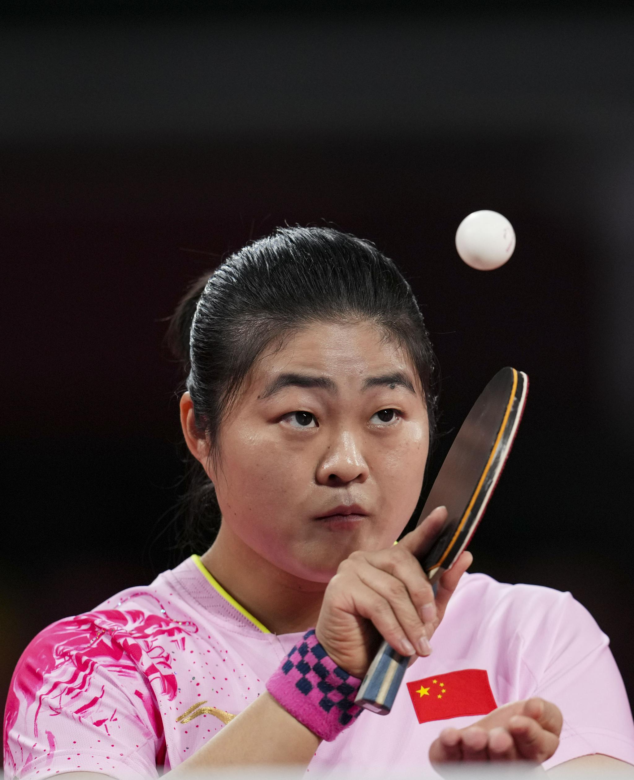 9月1日,中国队选手周影(左),张变在比赛中.新华社记者 胡虎虎 摄