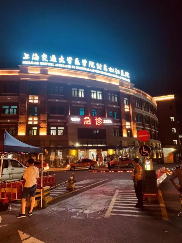 松江海博凌晨响应,保障松江区中心医院解除闭环管理用车